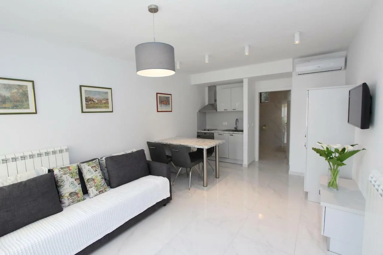 Rooms And Apartments Bella Vista Rovinj Vendégház